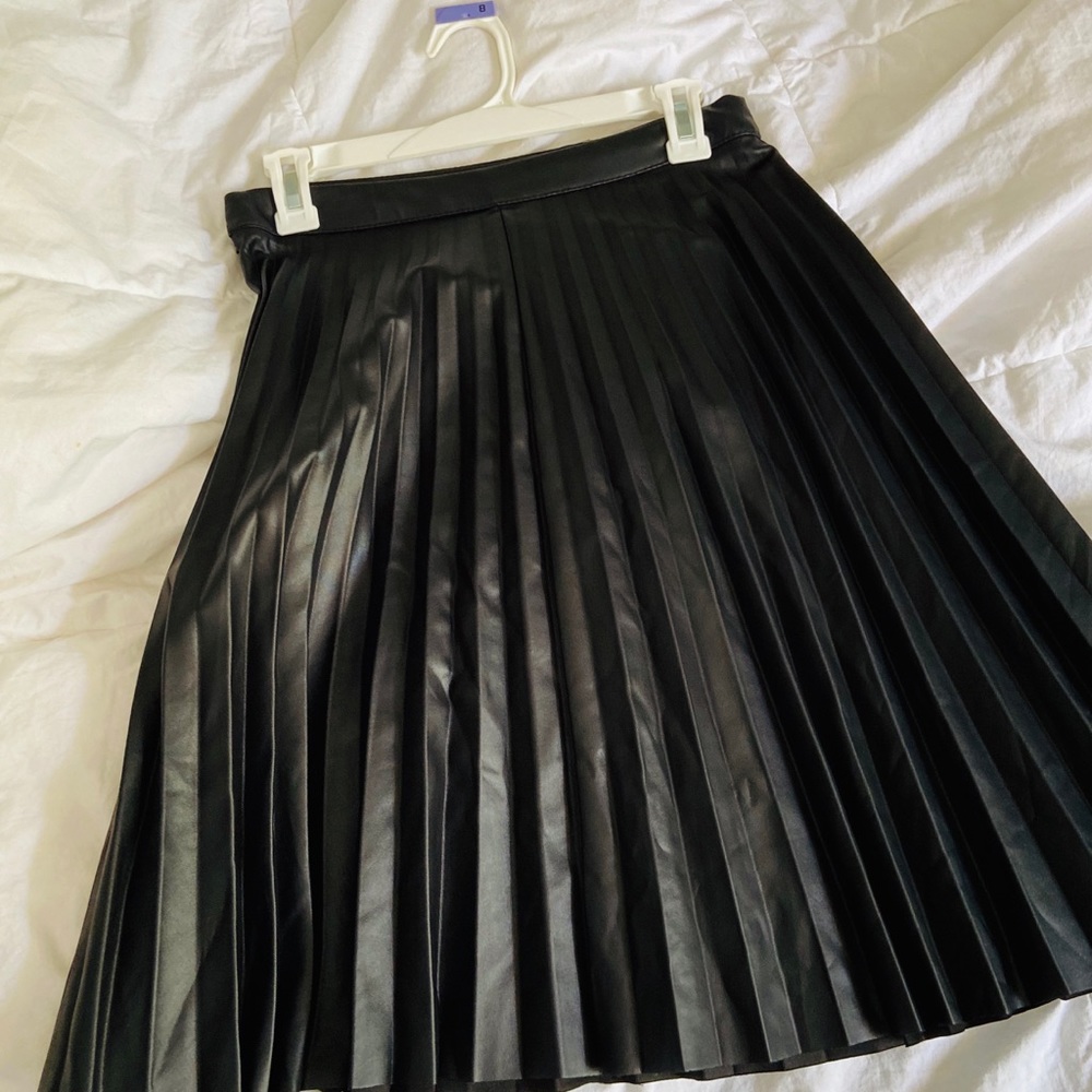 Faux leather pleated skirt